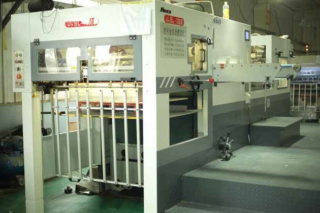 全(quan)自動(dong)模切(qie)機