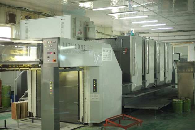 日本(ben)小森(sen)四色(se)印刷(shua)機