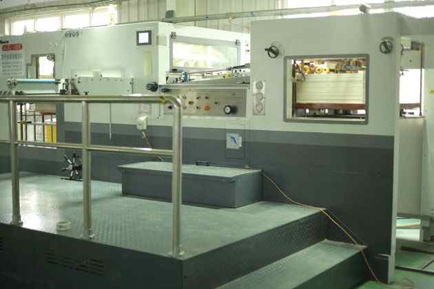 全自(zi)動模(mo)切機(ji)