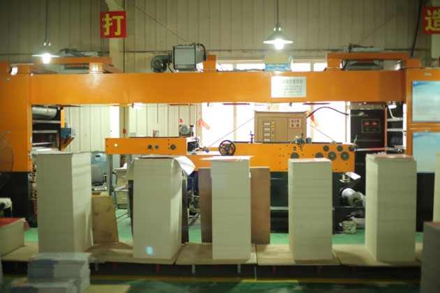 韓國(guo)産全(quan)自動(dong)高速(su)覆膜(mo)機